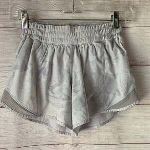 Lululemon Hotty Hot Shorts Long 4" White Tropical Shadow Starlight Swift Fabric